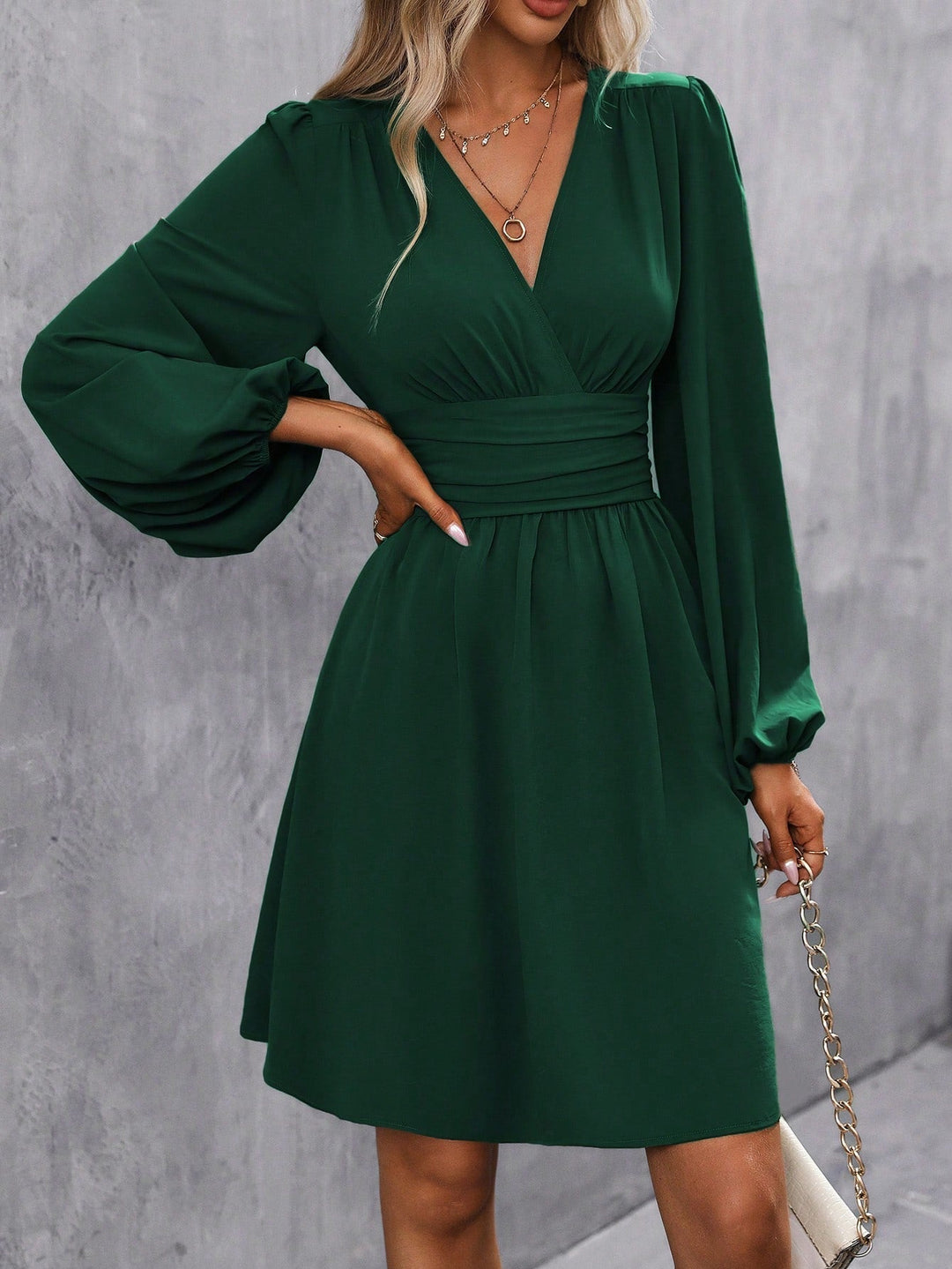Bella - Elegant Pleated Midi Dress